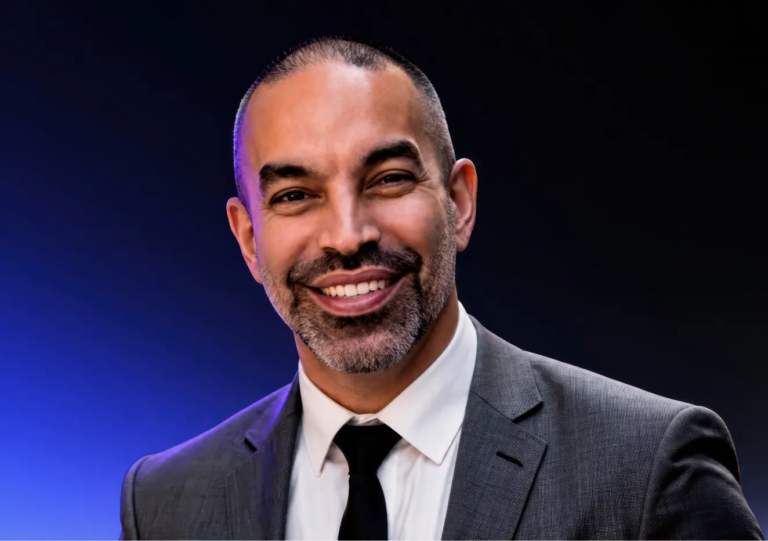 Alex Lopez headshot